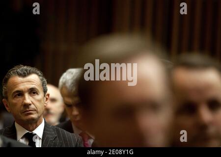 Le frère du Président français François Sarkozy est photographié au 5ème Conseil stratégique des industries de la santé au Ministère de l'économie, à Paris, le 25 janvier 2012. Photo de Stephane Lemouton/ABACAPRESS.COM Banque D'Images