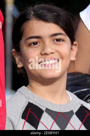 Blanket Jackson, les enfants de Michael Jackson imitent les chaussures de leur père et les gants à paillettes en ciment au Grauman's Chinese Theatre, Hollywood, CA, États-Unis. 26 janvier 2012. (Photo : couverture Jackson). Photo de Baxter/ABACAPRESS.COM Banque D'Images