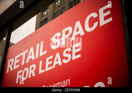 Magasin d'alimentation vacant à louer dans le quartier de Chelsea, à New York, pendant la pandémie COVID-19, le samedi 12 décembre 2020. (© Richard B. Levine) Banque D'Images