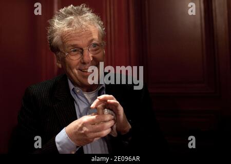 Daniel Cohn-Bendit, député européen d'EELV, participe à une conférence de presse pour présenter les alternatives proposées par les écologistes français et européens, à Paris, en France, le 30 janvier 2012. Photo de Stephane Lemouton/ABACAPRESS.COM Banque D'Images