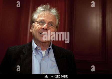 Daniel Cohn-Bendit, député européen d'EELV, participe à une conférence de presse pour présenter les alternatives proposées par les écologistes français et européens, à Paris, en France, le 30 janvier 2012. Photo de Stephane Lemouton/ABACAPRESS.COM Banque D'Images