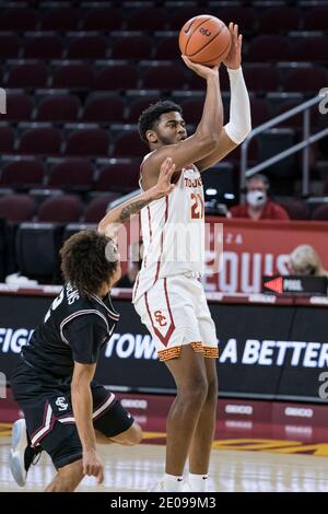 Des chevaux de Troie de la Californie du Sud gardent Reese Waters (21) des prises de vue lors d'un match de basket-ball de l'université NCAA contre les Broncos de Santa Clara, le mardi 29 décembre 2 Banque D'Images