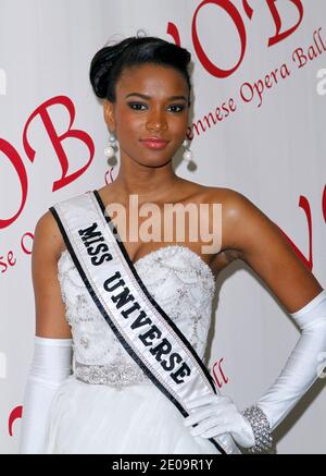 Mlle Universe Leila Lopes participe au 57e bal annuel de l'Opéra viennois au Waldorf-Astoria à New York City, NY, USA, le 3 février 2012. Photo de Donna Ward/ABACAPRESS.COM Banque D'Images