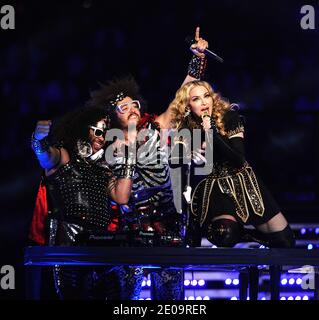 Madonna se produit lors du spectacle de la demi-journée du Superbowl XLVI au stade Lucas Oil à Indianapolis, Indiana, le 05 février 2012. Photo de Lionel Hahn/ABACAPRESS.COM Banque D'Images