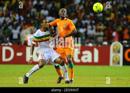 Seydou Keita au Mali et Didier Zokora en Côte d'Ivoire lors de la demi-finale de la coupe africaine des Nations 2012, Mali contre Côte d'Ivoire au stade de l'amitie à Libreville, Gabon, le 8 février 2012. La Côte d'Ivoire a gagné 1-0. Photo par ABACXAPRESS.COM Banque D'Images