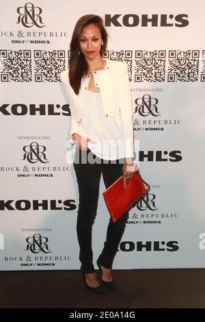 Zoe Saldana participe au lancement de Rock & Republic uniquement au salon de mode de Kohl à la Hammerstein Ballroom à New York, NY, USA, le 10 février 2012. Photo par Elizabeth Pantaleo/ABACAPRESS.COM Banque D'Images