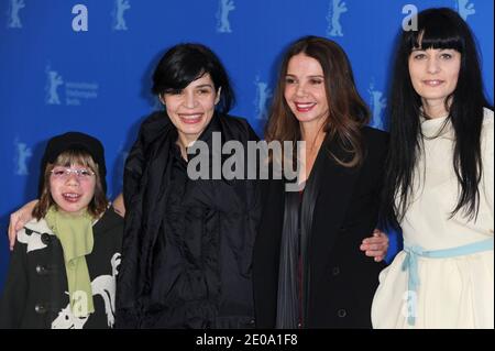 La directrice Teona Strugar Mitevska et les actrices Victoria Abril et Labina Mitevska assistent à la séance photo « la femme qui a balayé ses larmes » pour le 62e Festival international du film de Berlin, à Berlin, en Allemagne, du 10 au 24 février 2012. La 62e Berlinale a lieu du 09 au 19 février. Photo d'Aurore Marechal/ABACAPRESS.COM Banque D'Images