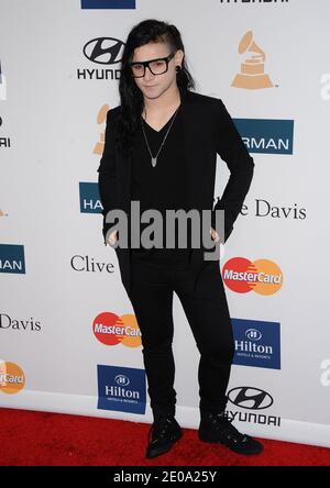 Skrillex participe au Gala pré-GRAMMY de Clive Davis et au Salute to Industry Icons Honoring Richard Branson à l'hôtel Beverly Hilton de Los Angeles, CA, Etats-Unis, le 11 février 2012. Photo de Lionel Hahn/ABACAPRESS.COM Banque D'Images