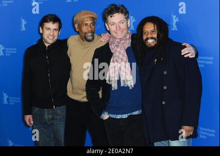 Neville Garrick, Kevin Macdonald et Rohan Marley, avec un invité, assistent à la séance photo « marley » du 62e Festival international du film de Berlin, à Berlin, en Allemagne, du 12 au 22 février 2012. La 62e Berlinale a lieu du 09 au 19 février. Photo d'Aurore Marechal/ABACAPRESS.COM Banque D'Images