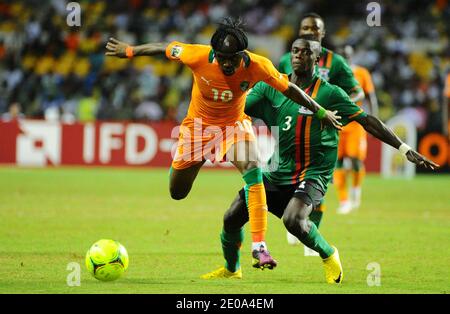 Chisamba Lungu en Zambie et Yao Kouassi Gervinho en Côte d'Ivoire lors du match de football de la coupe africaine des nations 2012, finale, Zambie contre Côte d'Ivoire à Libreville, Gabon, le 12 février 2012. Photo par ABACAPRESS.COM Banque D'Images