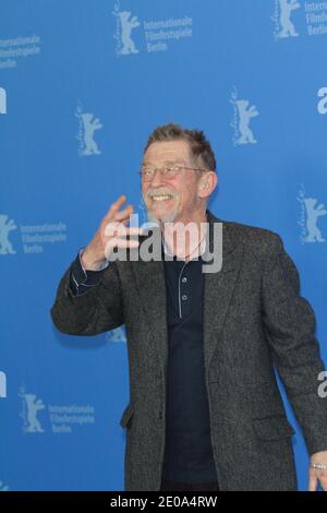 L'acteur John Hurt assiste à la séance photo « voiture de Jayne Mansfield » au cours de la cinquième journée du 62e Festival international du film de Berlin au Grand Hyatt de Berlin, en Allemagne, le 13 février 2012. Photo par Olivier Vigerie/ABACAPRESS.COM Banque D'Images