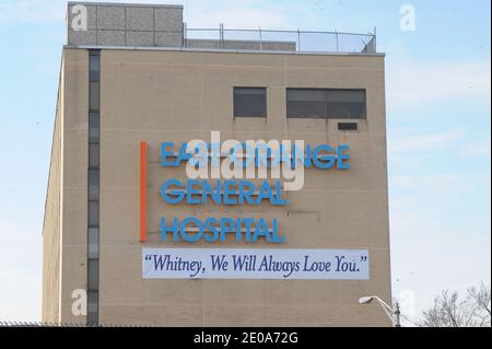 L'hôpital East Orange a installé une bannière de construction de 30 mètres en hommage à la mémoire de Whitney Houston, née à Newark, New Jersey, États-Unis le 14 février 2012. Photo par JMP/ABACAPRESS.COM Banque D'Images