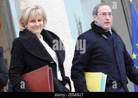 Nadine Morano, ministre française en charge de l'apprentissage et de la formation professionnelle, et Claude Guant, ministre de l'intérieur, quittent le conseil hebdomadaire de l'Elysée à Paris, le 15 février 2012. Photo de Thierry Orban/ABACAPRESS.COM Banque D'Images