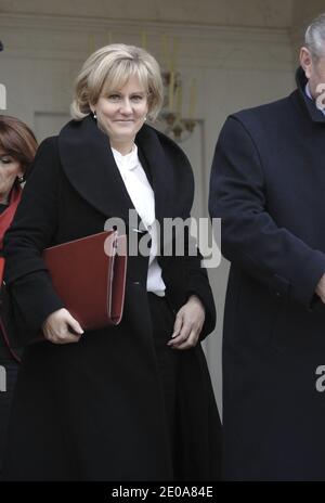 Nadine Morano, ministre française en charge de l'apprentissage et de la formation professionnelle, quitte le conseil de cabinet hebdomadaire à l'Elysée Palace à Paris, le 15 février 2012. Photo de Thierry Orban/ABACAPRESS.COM Banque D'Images