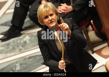 Nadine Morano, ministre française en charge de l'apprentissage et de la formation professionnelle, prononce un discours lors d'une session hebdomadaire de questions au gouvernement lors de l'Assemblée nationale française à Paris, le 21 février 2012. Photo de Mousse/ABACAPRESS.COM Banque D'Images