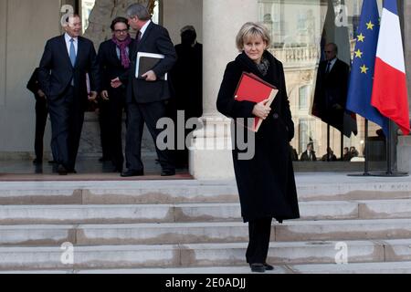 Nadine Morano, ministre française en charge de l'apprentissage et de la formation professionnelle, quitte le conseil de cabinet hebdomadaire à l'Elysée Palace à Paris, le 22 février 2012. Photo de Stephane Lemouton/ABACAPRESS.COM Banque D'Images