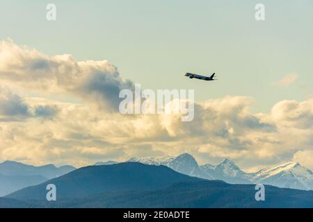 RICHMOND, CANADA - LE 06 MAI 2020 : vol par avion FedEx après un vol de l'aéroport international de Vancouver YVR Banque D'Images