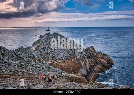 Pointe du raz est la pointe la plus à l'ouest de la France. C'est un promontoire surplombant la mer d'Iroise sur la côte atlantique de la Bretagne. Banque D'Images