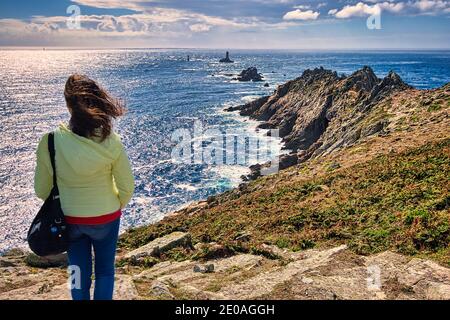 Pointe du raz est la pointe la plus à l'ouest de la France. C'est un promontoire surplombant la mer d'Iroise sur la côte atlantique de la Bretagne. Banque D'Images