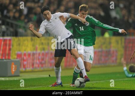 Le Holger Badstube en Allemagne lutte pour le ballon avec Samir Nasri en France lors du match international de football amical, l'Allemagne contre la France au stade Weser de Brême, Allemagne, le 29 février 2012. La France a gagné 2-1. Photo de Henri Szwarc/ABACAPRESS.COM Banque D'Images