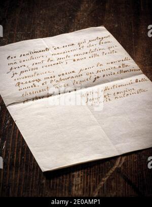 Un message désespérant de Marie-Antoinette de France , une note de prison de la reine déchu est présentée à l'exposition "Lux in Arcana, les Archives secrètes du Vatican se révèle" à Rome, Italie, le 29 février 2012. Des centaines de documents originaux et inestimables sélectionnés parmi les trésors conservés et précieux par les Archives secrètes du Vatican pendant des siècles sont exposés pour la première fois. Ce sera la première et peut-être la seule fois dans l'histoire qu'ils quitteront les limites des murs de la Cité du Vatican. Et ils le feront pour être logés et exposés dans les belles salles du Capitole M. Banque D'Images