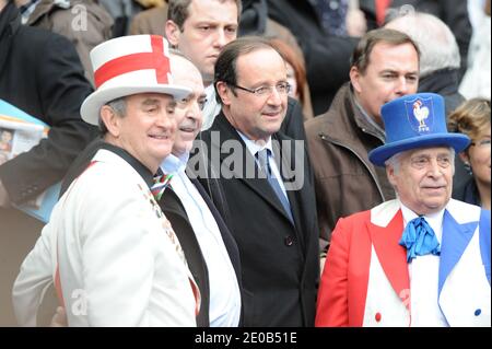 Le candidat socialiste à l'élection présidentielle française François Hollande lors du tournoi de rugby RBS 6 Nations, France contre Angleterre au Stade de France à Saint-Denis, près de Paris, France, le 11 mars 2012. L'Angleterre a gagné 24-22. Photo par ABACAPRESS.COM Banque D'Images