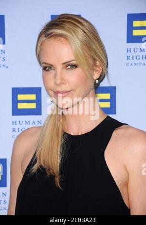 Charlize Theron participe au Gala de la campagne des droits de la personne 2012 à l'hôtel Ritz Carlton de Los Angeles, CA, USA, le 17 mars 2012. Photo de Lionel Hahn/ABACAPRESS.COM Banque D'Images