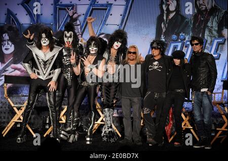 Gene Simmons, Paul Stanley, Tommy Thayer, Eric Singer, Tommy Lee, Nikki Sixx, Vince Neil et Mick Mars assistent à la conférence de presse d'une tournée épique et sans précédent Kiss, Motley Clue : The Tour à l'hôtel Roosevelt de Los Angeles, CA, USA, le 20 mars 2012. Photo de Lionel Hahn/ABACAPRESS.COM Banque D'Images
