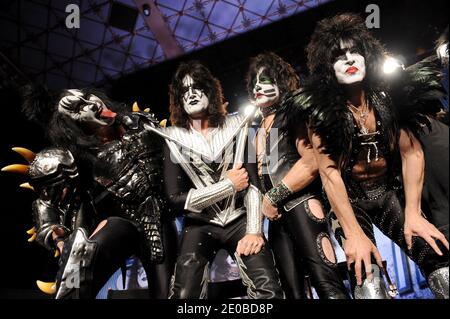 Gene Simmons, Paul Stanley, Tommy Thayer et Eric Singer assistent à la conférence de presse d'une tournée épique et sans précédent de Kiss, Motley Clue : The Tour à l'hôtel Roosevelt à Los Angeles, CA, Etats-Unis, le 20 mars 2012. Photo de Lionel Hahn/ABACAPRESS.COM Banque D'Images