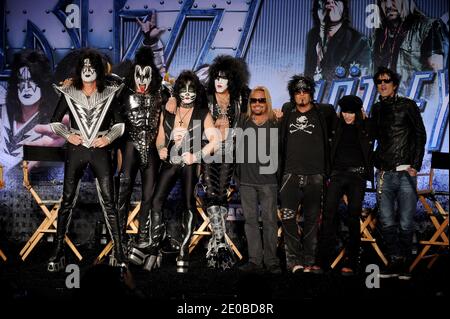 Gene Simmons, Paul Stanley, Tommy Thayer, Eric Singer, Tommy Lee, Nikki Sixx, Vince Neil et Mick Mars assistent à la conférence de presse d'une tournée épique et sans précédent Kiss, Motley Clue : The Tour à l'hôtel Roosevelt de Los Angeles, CA, USA, le 20 mars 2012. Photo de Lionel Hahn/ABACAPRESS.COM Banque D'Images