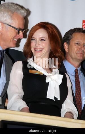 Christina Hendricks, membre du casting Mad Men, assistait à la cérémonie d'ouverture de la sonnette d'Euronext à la Bourse de New York, au siège de Wall Street, New York City, NY, USA, le 21 mars 2012. Photo de Charles Guerin/ABACAPRESS.COM Banque D'Images