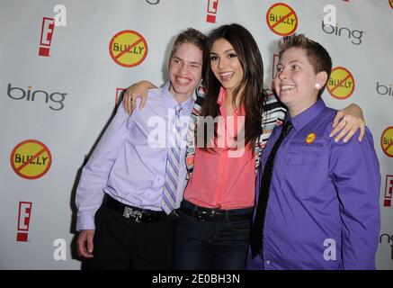 Victoria Justice avec Alex Libby et Kelby Johnson assister à la première Bully dans les théâtres chinois 6 à Los Angeles, CA, Etats-Unis le 26 mars 2012. Photo de Lionel Hahn/ABACAPRESS.COM Banque D'Images