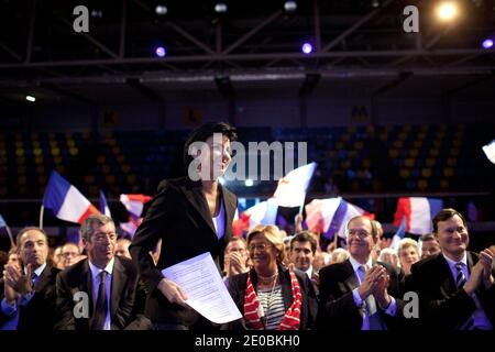Rachida Dati va prononcer son discours à côté du secrétaire général du parti au pouvoir, l'Union pour un mouvement populaire (UMP) Jean-François Cope, député et maire de Levallois-Perret, Patrick Balkany, Isabelle Balkany et Patrick Ollier lors d'une réunion pour soutenir le président sortant français et le candidat au pouvoir de l'UMP pour l'élection présidentielle de 2012, Nicolas Sarkozy, à Levallois-Perret, en banlieue de Paris, le 28 mars 2012. Photo de Stephane Lemouton/ABACAPRESS.COM. Banque D'Images