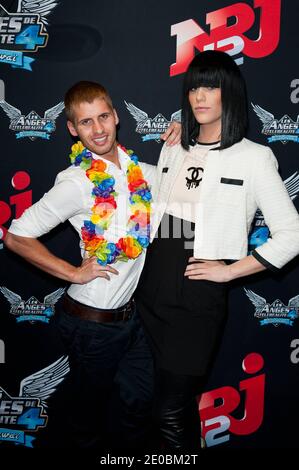 Benoit et Thomas (alias Brigitte et Josiane) participant au Photocall pour la conférence de presse du NRJ 12 Reality TV Show 'les Anges de la telerealite 4 - Club Hawai' qui s'est tenu au bureau du Groupe NRJ (22 rue Boileau 75016 Paris), le 30 mars 2012 à Paris, France. Photo de Nicolas Genin/ABACAPRESS.COM Banque D'Images