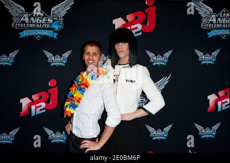 Benoit et Thomas (alias Brigitte et Josiane) participant au Photocall pour la conférence de presse du NRJ 12 Reality TV Show 'les Anges de la telerealite 4 - Club Hawai' qui s'est tenu au bureau du Groupe NRJ (22 rue Boileau 75016 Paris), le 30 mars 2012 à Paris, France. Photo de Nicolas Genin/ABACAPRESS.COM Banque D'Images