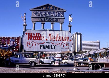 Le chapiteau du Cirque Maximus au Caesar's Palace fait la promotion d'un concert de Willie Nelson à Las Vegas, Nevada Banque D'Images