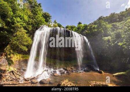 Ngardmau Waterfall in Deep jngule of rain Forest Mountain, Ngardmau, Île de Babeldaob, Palau, Micronésie, Océanie Banque D'Images