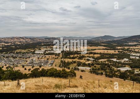 Vues panoramiques sur Wodonga, Victoria, depuis le point de vue de Huon Hill. Banque D'Images
