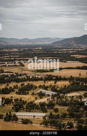 Vues panoramiques sur Wodonga, Victoria, depuis le point de vue de Huon Hill. Banque D'Images