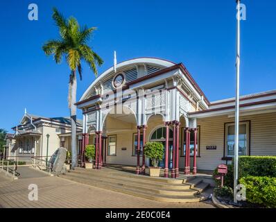 Gare d'Emerald classée au patrimoine sur la ligne de chemin de fer Central Western, Emerald, région Central Highlands, Queensland, Australie Banque D'Images