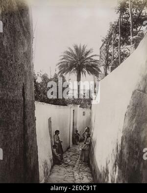 Photographie vintage du XIXe siècle - ruelle arrière étroite sur l'île de Capri, Italie, Giorgio Sommer studio. Banque D'Images