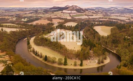 Scott's View, Eildon Hills, près des frontières écossaises de Melrose, Royaume-Uni. 31 décembre 2020. Royaume-Uni Écosse temps froid UNE vue gelée neige froide depuis Scott View dans les frontières écossaises, en regardant vers les collines d'Eildon. Le méandeur de la rivière Tweed au célèbre battement de pêche au saumon de Bemersyde, crédit: phil wilkinson/Alay Live News Banque D'Images