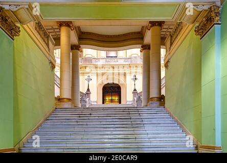 Architecture intérieure du Musée des Beaux-Arts de la Havane, Cuba. Le bâtiment historique était autrefois connu sous le nom de Asturian Center. Banque D'Images