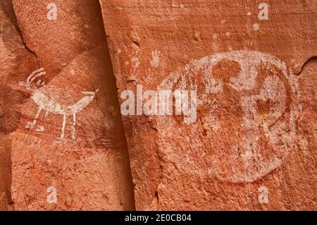 Pétroglyphes à Betatakin ruin dans Cameron Canyon, Navajo National Monument, Shonto Plateau, Arizona, USA Banque D'Images