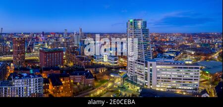 Centre-ville de Leeds et Bridge Water place. Vue aérienne sur Leeds, y compris les hôtels, les bureaux et la gare avec la région et les espaces de vente au détail Banque D'Images
