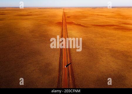 Fascinante et interminable plaines rouges à traverser dans le pays des Anglo-Normandes du Queensland. Banque D'Images