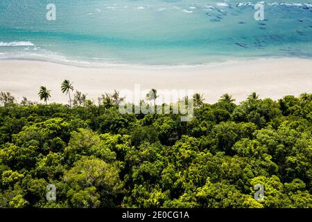 Photo aérienne de Myall Beach dans le parc national de Daintree. Banque D'Images