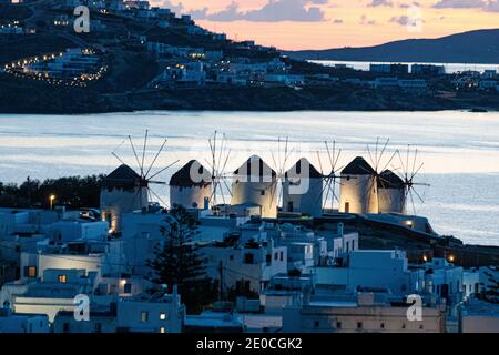 Église blanchie à la chaux, Horta, Mykonos, Cyclades, Iles grecques, Grèce, Europe Banque D'Images