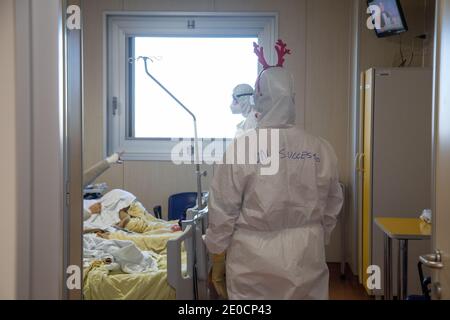 Rome, Italie. 31 décembre 2020. Les infirmières rendent visite à quelques patients Covid-19 en soins intensifs (photo de Matteo Nardone/Pacific Press) Credit: Pacific Press Media production Corp./Alamy Live News Banque D'Images