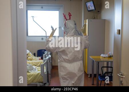 Rome, Italie. 31 décembre 2020. Les infirmières rendent visite à quelques patients Covid-19 en soins intensifs (photo de Matteo Nardone/Pacific Press) Credit: Pacific Press Media production Corp./Alamy Live News Banque D'Images